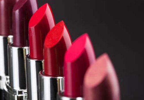 <b>口红涂在唇上有渣子</b>